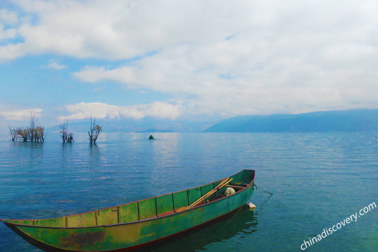 Boating in Picturesque Erhai Lake Erhai Lake