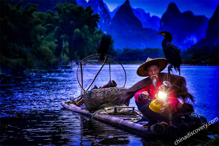 Fisherman on Idyllic Lijiang Guilin Landscape