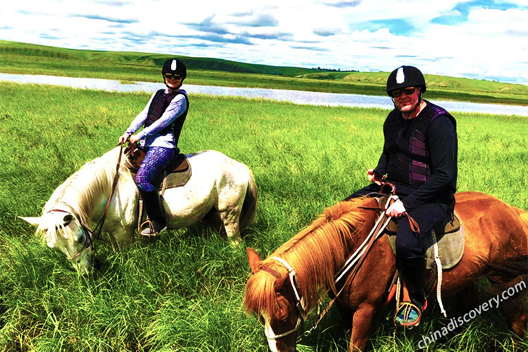 Joyful horsing in Hulunbuir< Hulunbuir Grassland