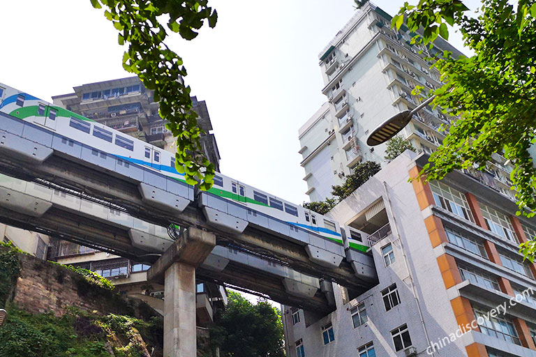 Liziba House-Crossing Metro